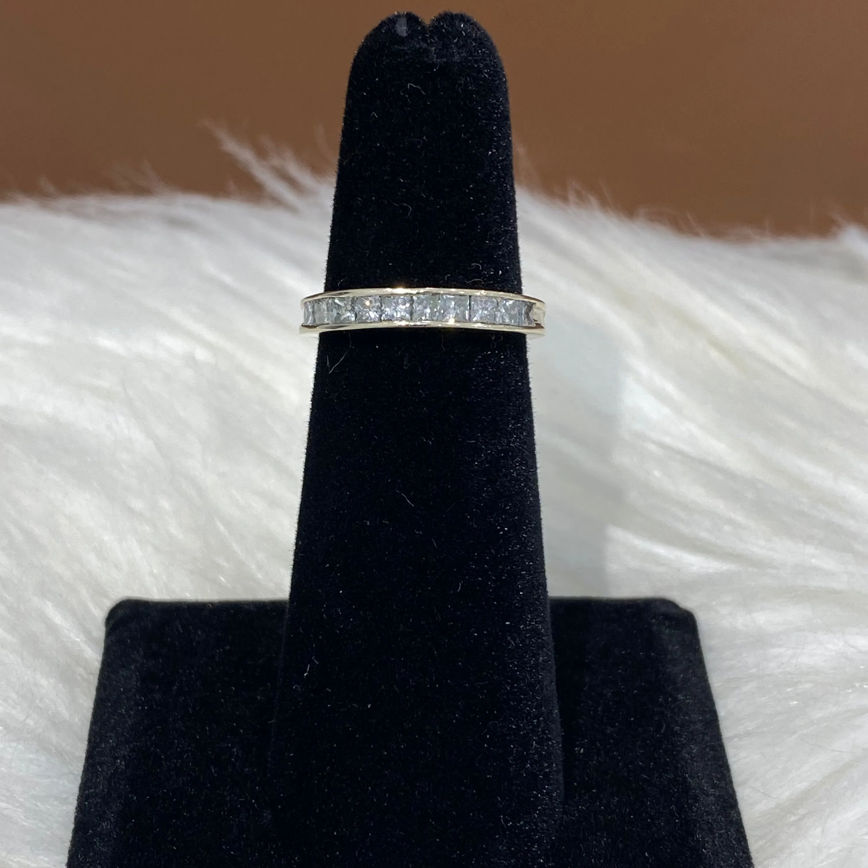 10K Yellow Gold Diamond Luxury Engagement Ring Ct Dia / 2.3gr / Size 5