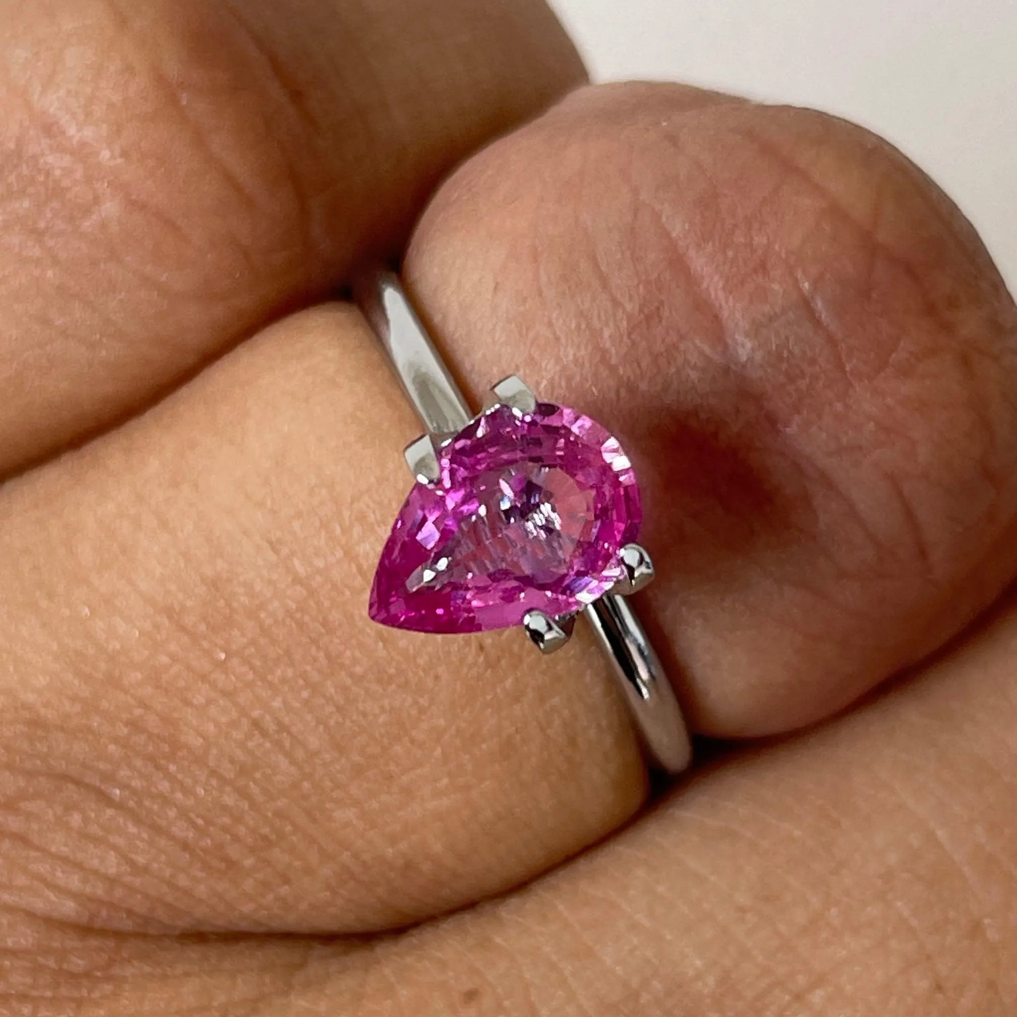 1.59 crt natural Pink Sapphire, Natural Neon Pink Sapphire