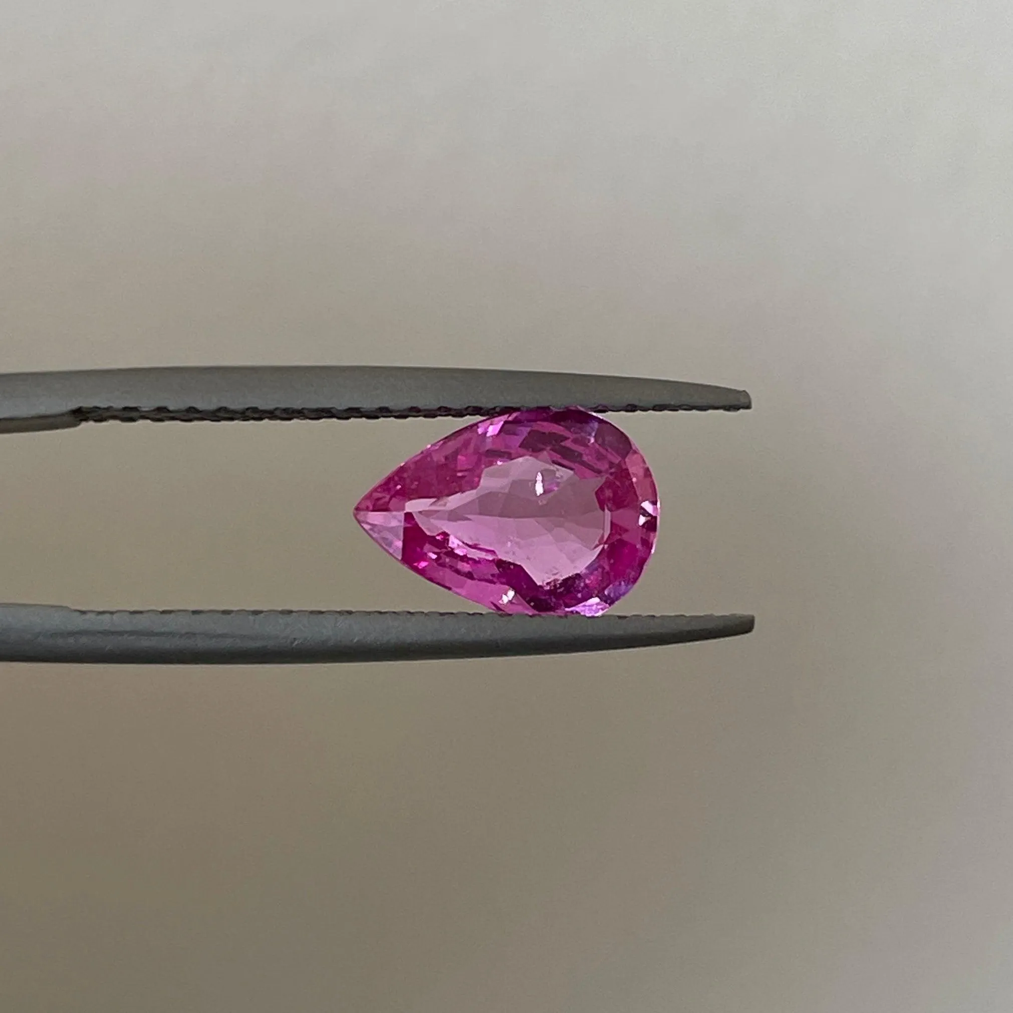 1.59 crt natural Pink Sapphire, Natural Neon Pink Sapphire