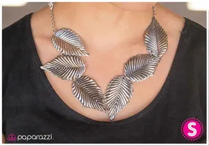 Paparazzi Necklace ~ Dont LEAF Me - Silver